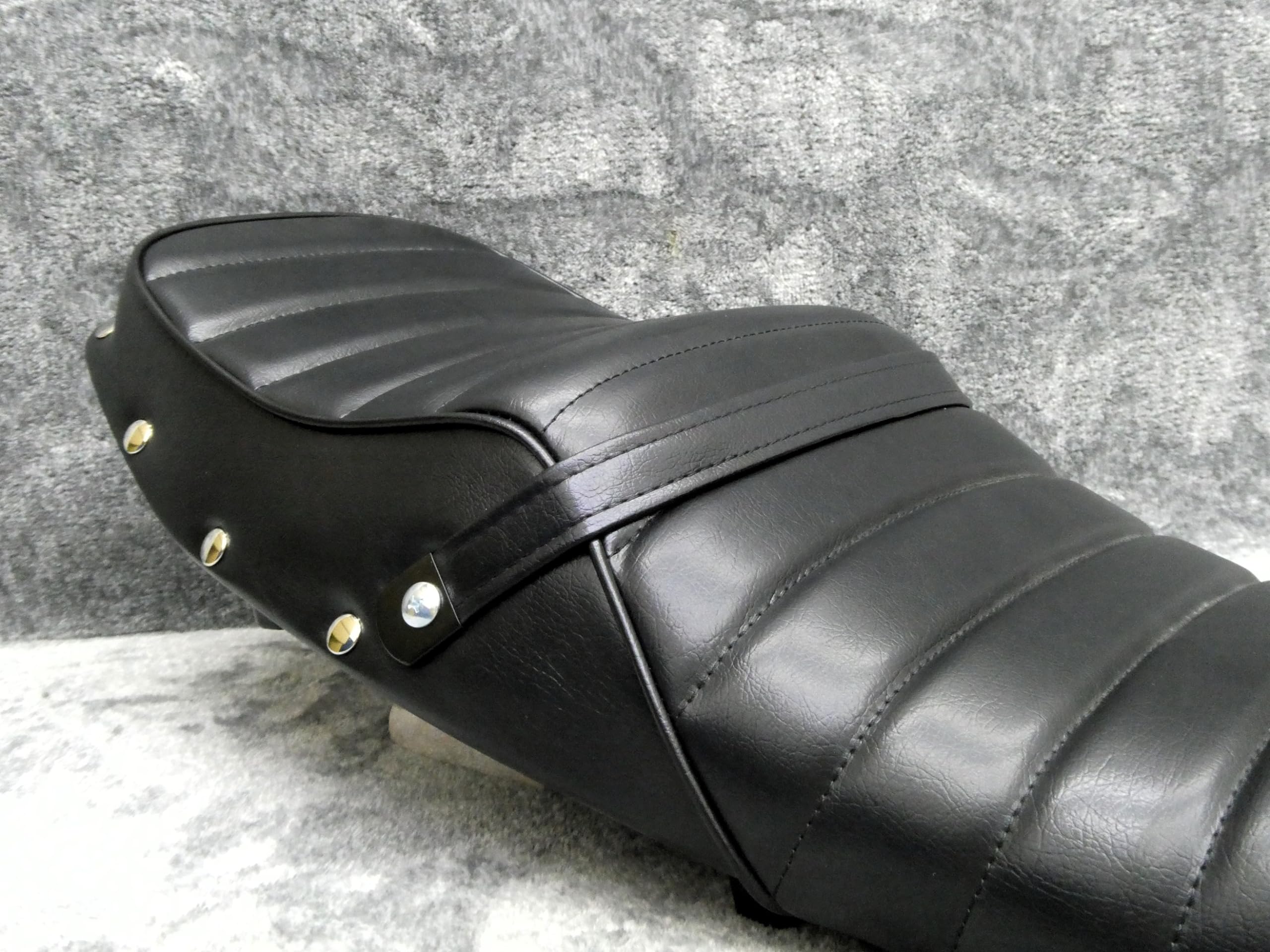 Amazon | XJR400R 後期 タックロールシート/ (黒皮 鋲打ち