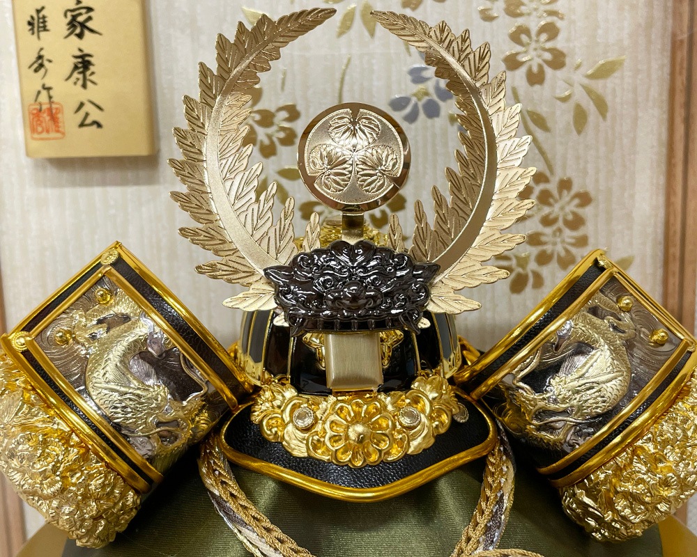美品〕五月人形 吉徳 兜と刀のセット ガラスケース入り 五月人形】兜12