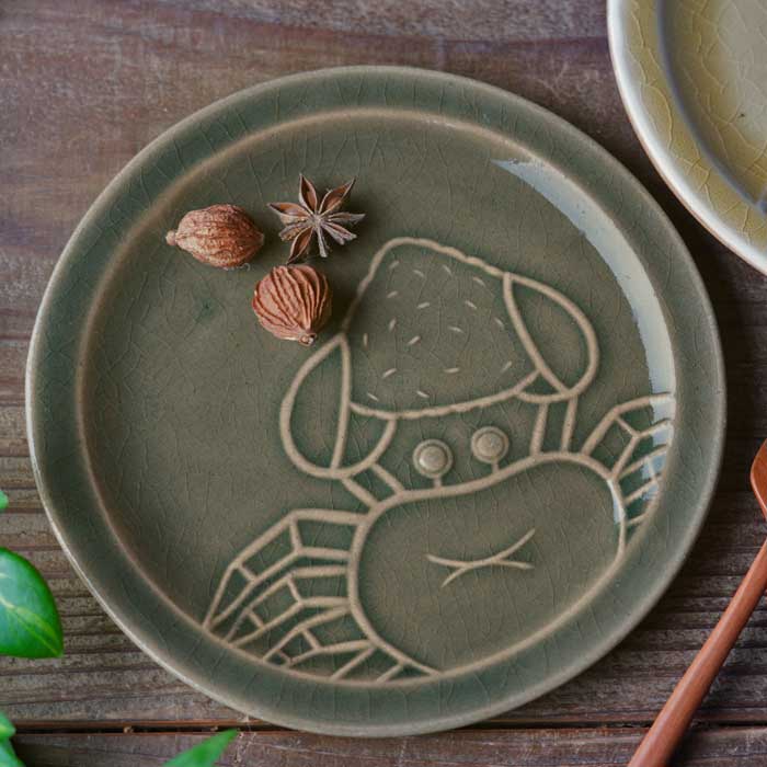 益子焼 さるかに合戦の丸皿【かに/グレー】 わかさま陶芸 プレート