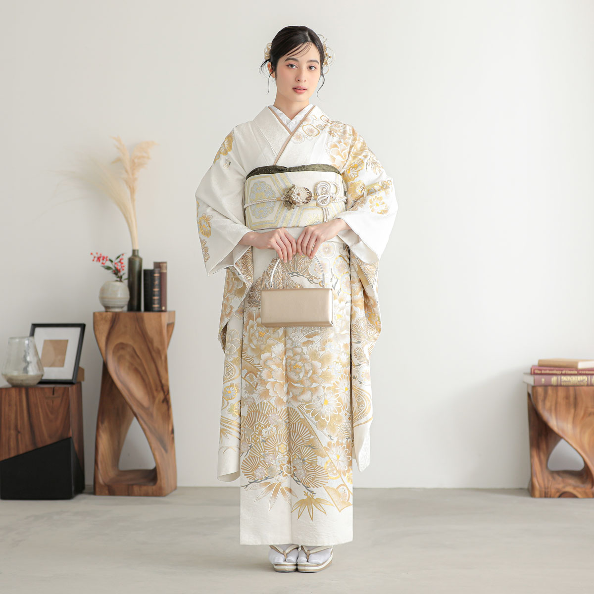 白金 牡丹に松竹梅（【振袖・袋帯・長襦袢のセット商品】） | FURISODE