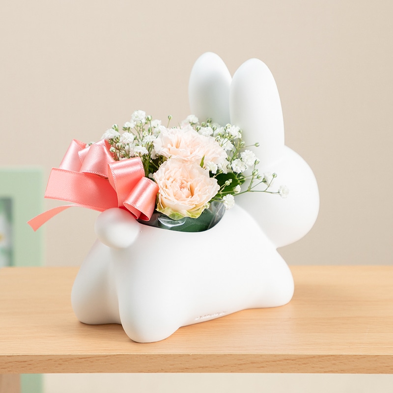 直送商品A】うさぎカバーアレンジ ピンク | 生花アレンジメント