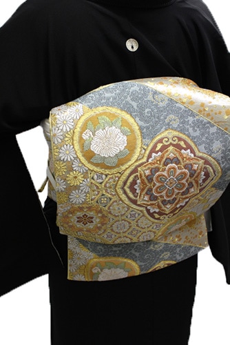 正絹黒留袖レンタルフルセット｢金駒刺繍 斜め取りに更紗｣ | すべての