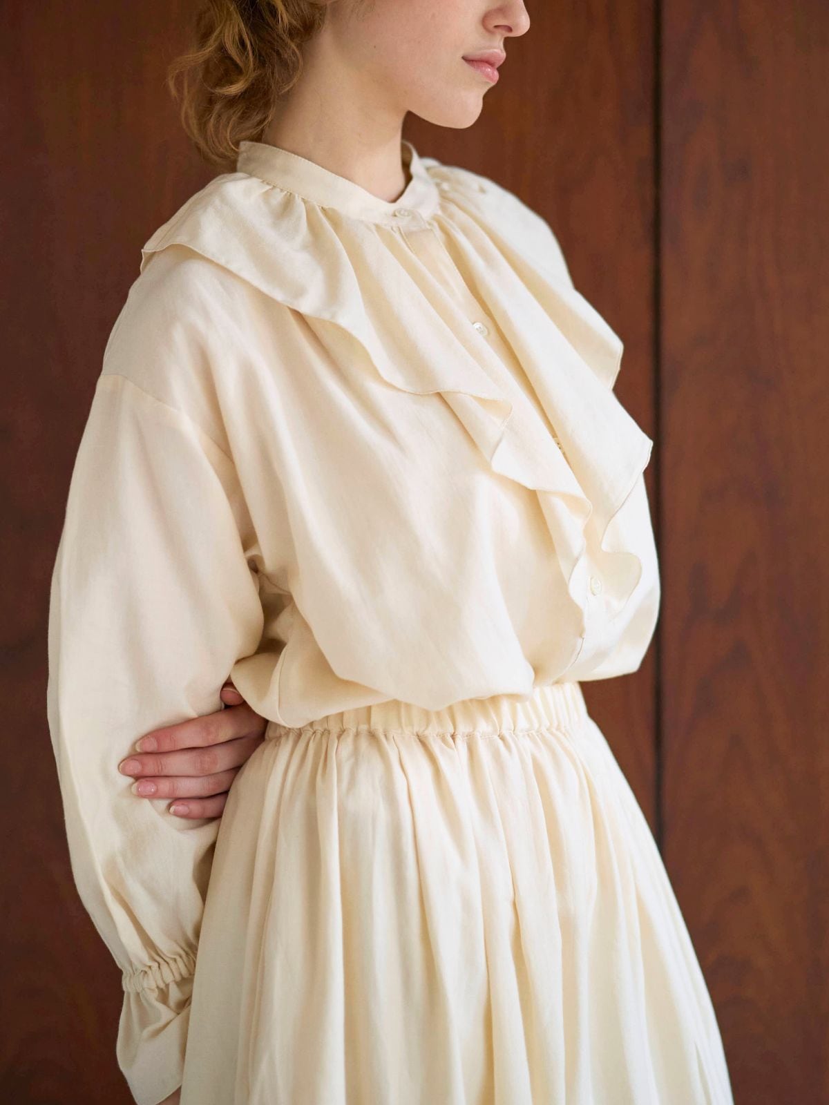 エアリーサテンフリルブラウス | すべての商品 | 美しく眠る nanadecor