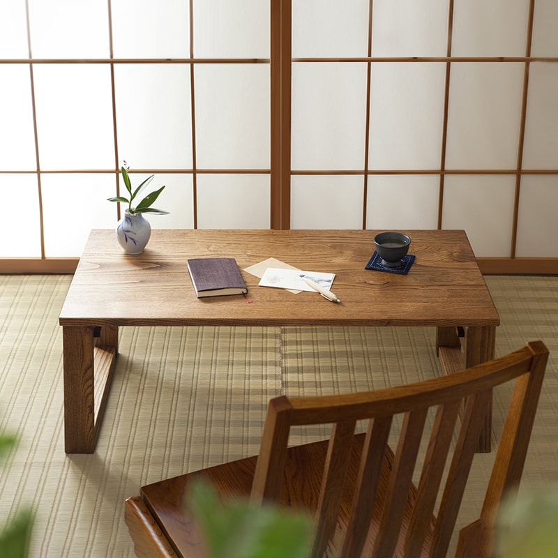 折りたたみ小机 コンパクトに折りたためる、和洋を問わない無垢の木の