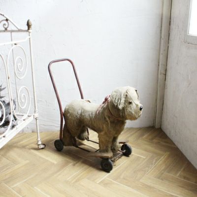 アンティークトイドッグウォーカー イギリス 古びた幼児用の手押し車
