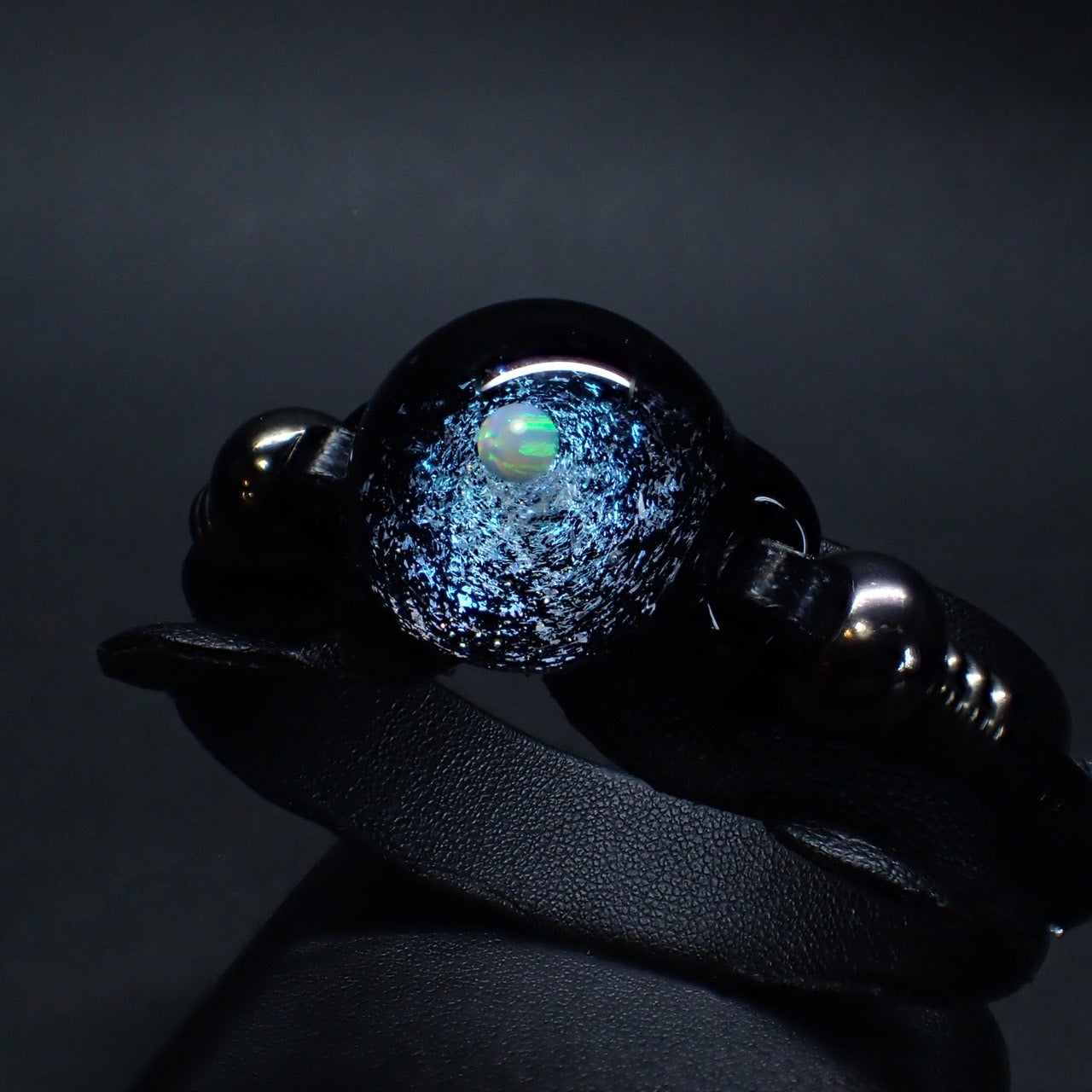 スターダスト」 ガラスブレスレット /‐White Opal‐ – 宙フェス夜市