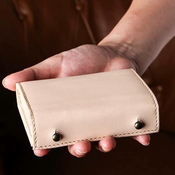 エムピウの二つ折り財布 millefoglie TAN27 ミッレフォッリエ2 ヌメ27