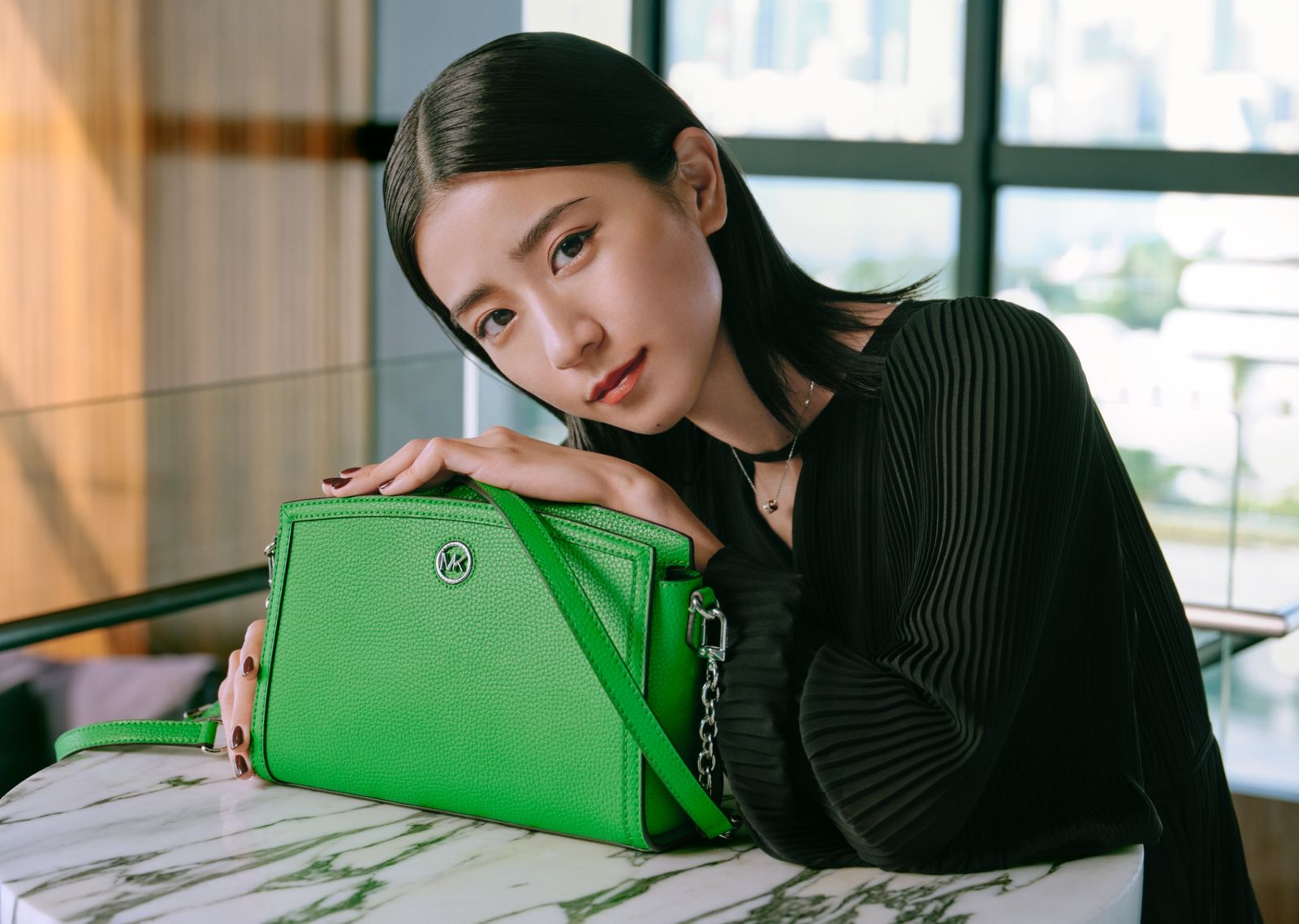 黒島結菜、「マイケル・コース」と歩むネクストステージ（PR） | WWDJAPAN