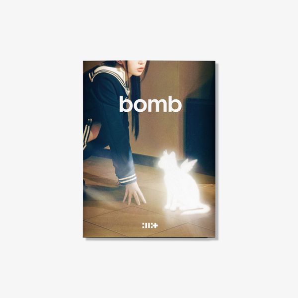 jp.ktown4u.com : ILLIT - ミニアルバム3集 [bomb] (Weverse Albums Ver.)
