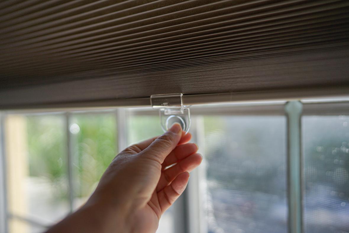 IKEAの「賃貸OKな断熱シェード」に変えたら、部屋の暑さがちょっと