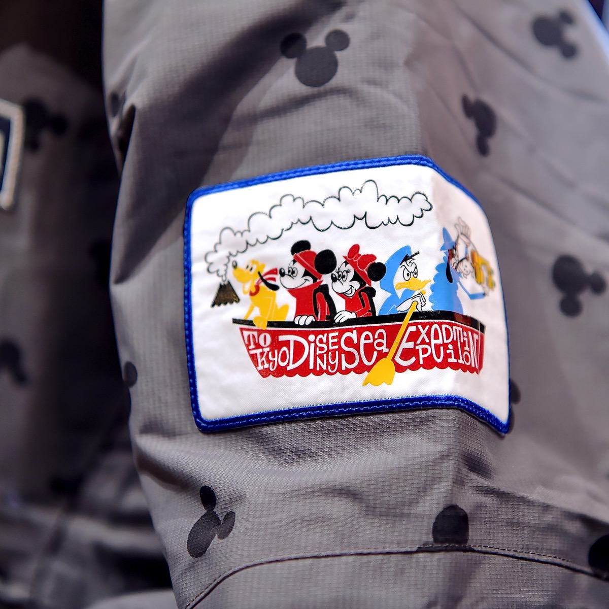 ディズニーシー限定☆mont-bell(モンベル)コラボアウタージャケット -