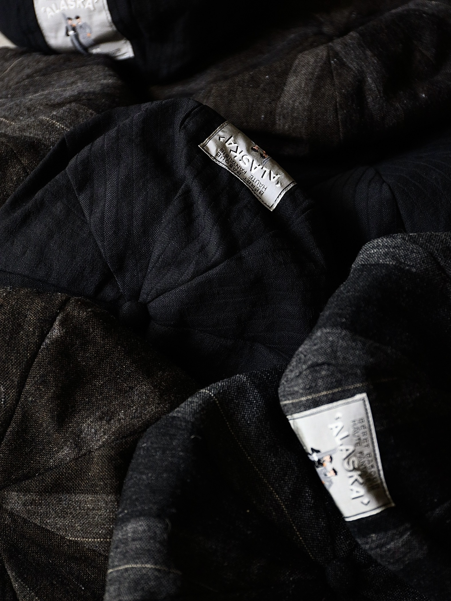 BERET9 (BLACK ＆ MOCHA) −Irregular Striped Rough Tweed− | mienisi