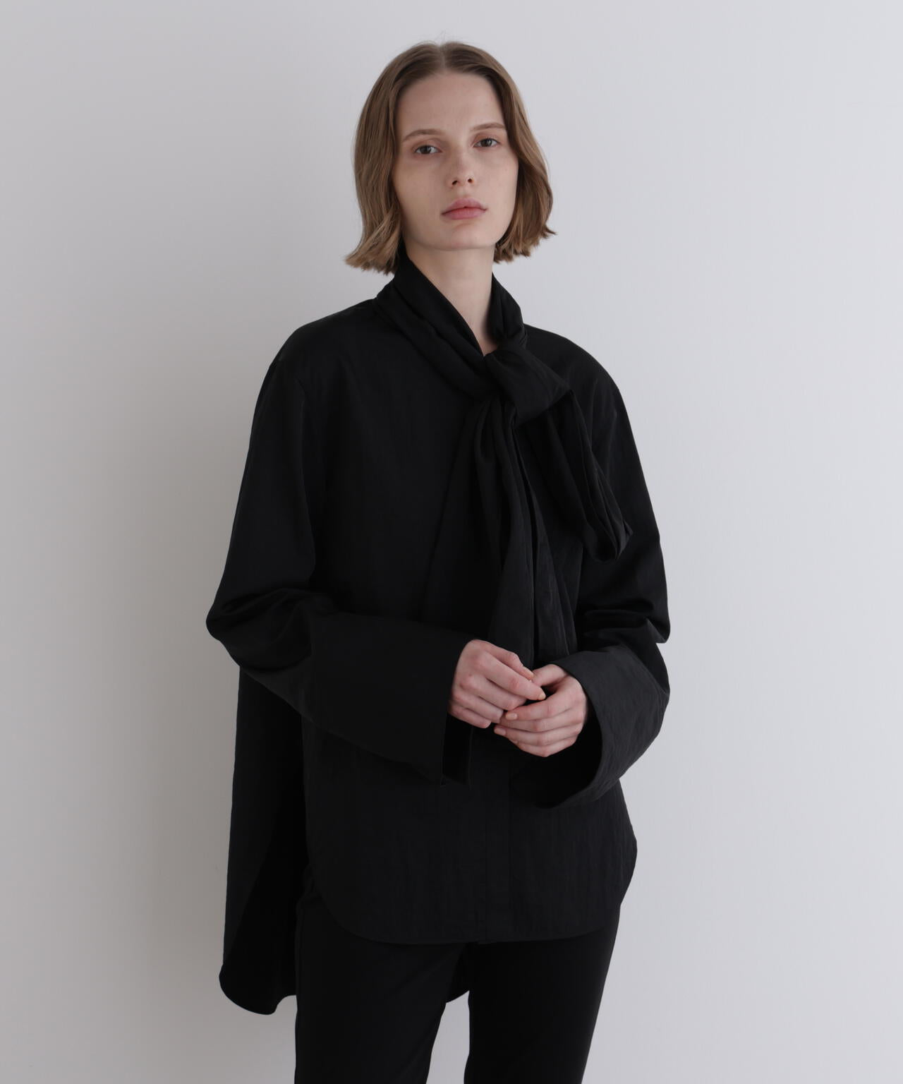 コンパクトナイロンボウタイブラウス | LE PHIL（ル フィル） ｜【公式