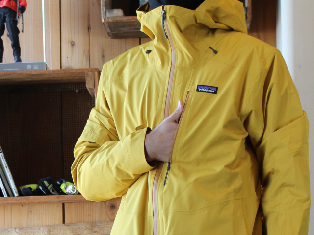 街からゲレンデまで使えるスノーウェアー patagonia Powder Town JKT