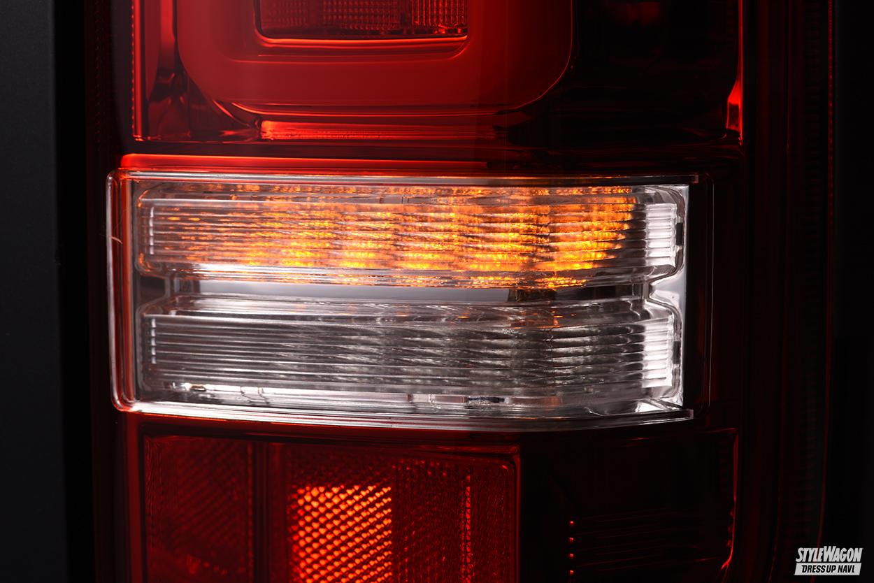 スクエア形状のLEDバーが斬新すぎる！ ダズフェローズのハイエース用