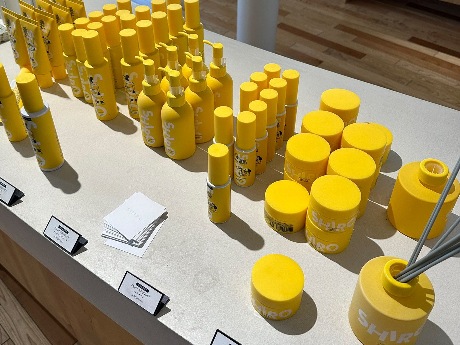 SHIRO」なのに黄色！？ SHIRO北海道砂川本店の限定「フルーツブーケ