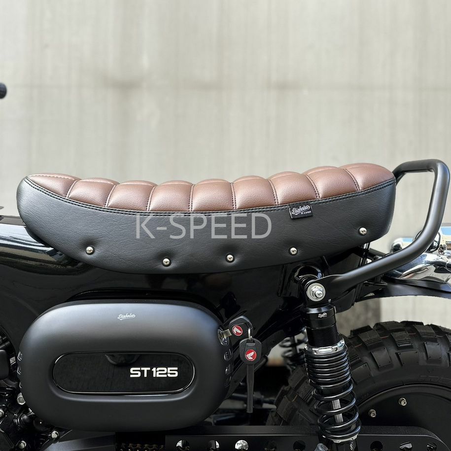 Dax 125 段付きシート DX040 K-SPEED | バイクカスタムパーツ専門店