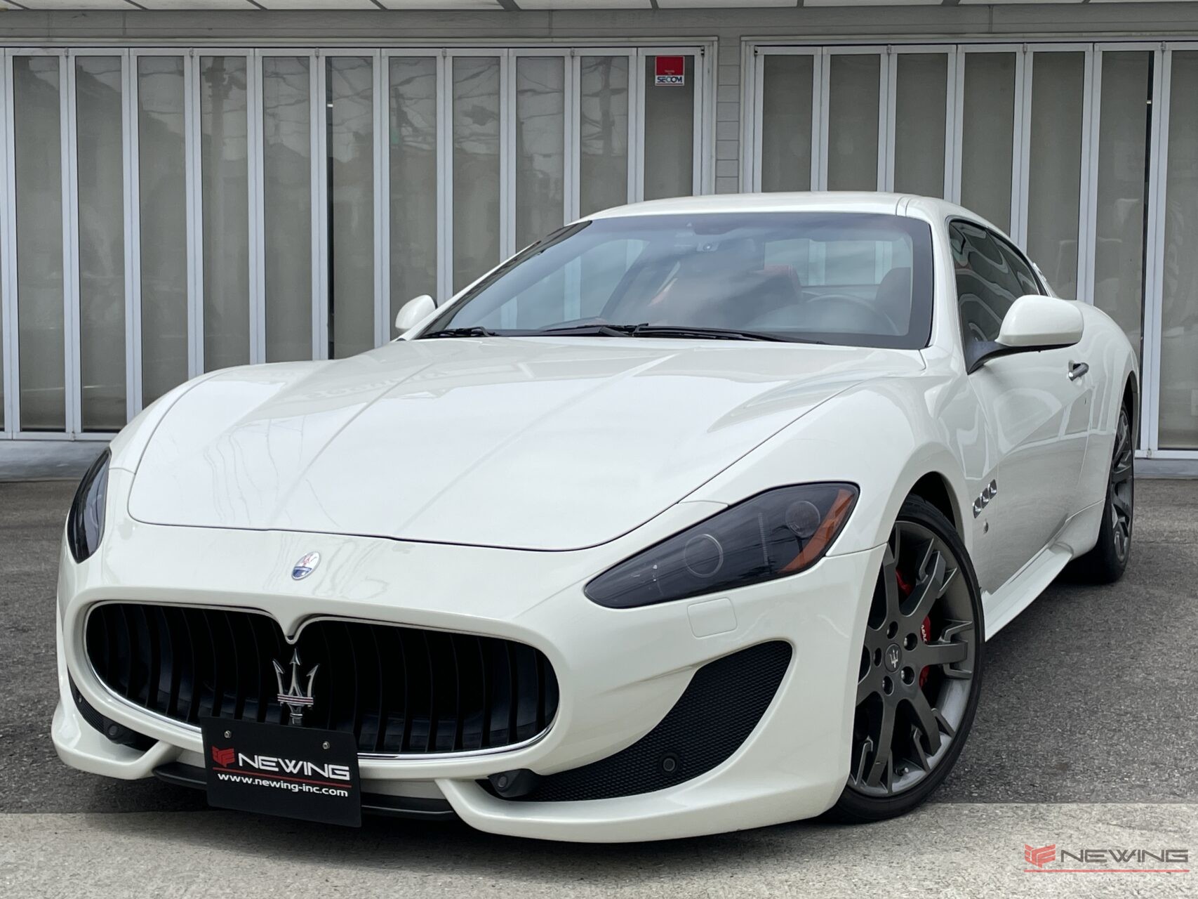 マセラティ | グラントゥーリズモ S 赤革シート パワークラフト