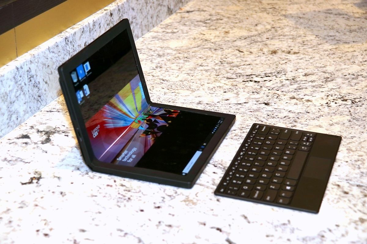 レノボの折りたたみPC「ThinkPad X1 Fold」をタッチ＆トライ - CES