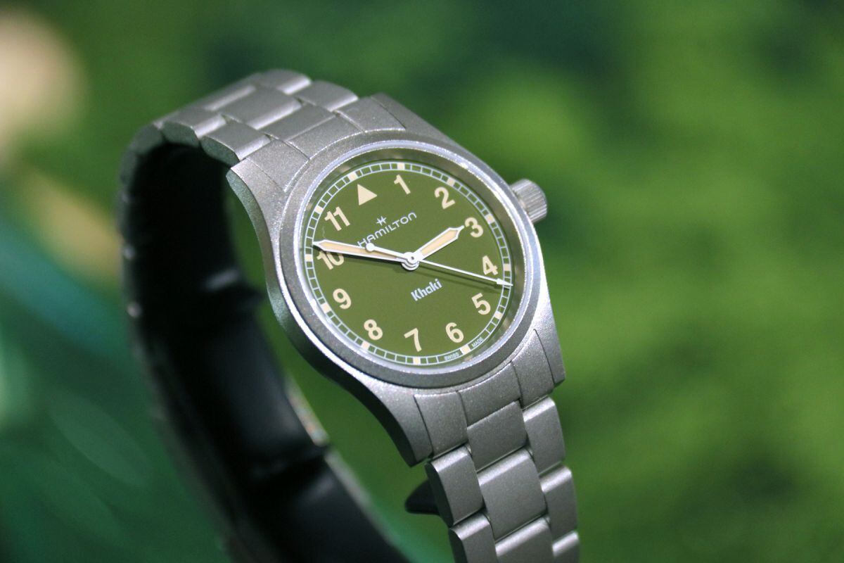 実機写真で見るハミルトン「カーキ フィールド クォーツ」のグリーン