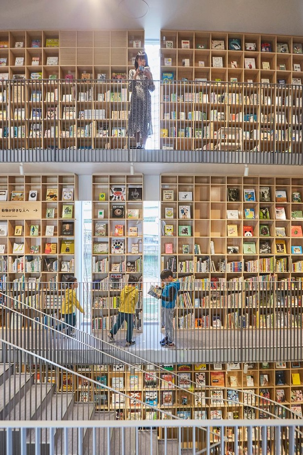 こども本の森 中之島」の見どころ紹介！約1万8000冊が並ぶ新施設が開館