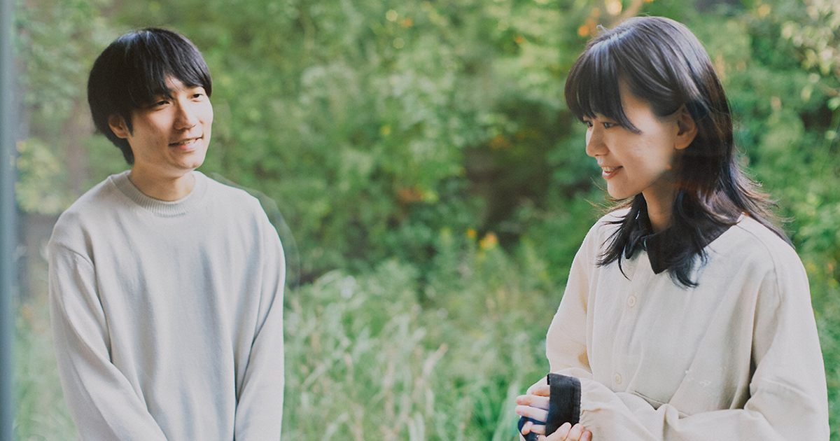 映画『アット・ザ・ベンチ』奥山由之×生方美久に聞く、誰かの日常と愛