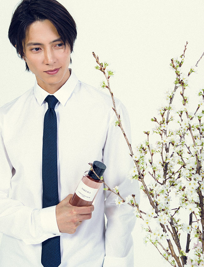 5月号、山下智久とメゾン クリスチャン ディオール “SAKURA”のショット