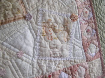 ケイトグリーナウェイパネル地企画 パッチワーク作品 - 楽しむキルト