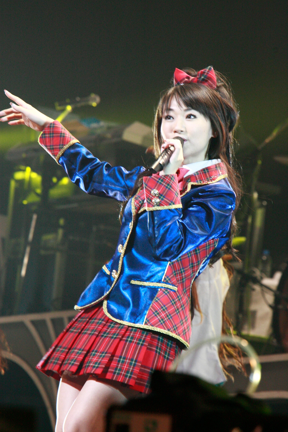 水樹奈々の制服コスで横アリ沸騰＆ツアーファイナル生中継 - 音楽ナタリー