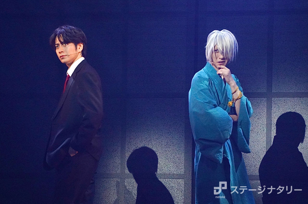 舞台「ゲゲゲの謎」開幕、鈴木拡樹と村井良大が“愛”を紡ぐ「新年早々血