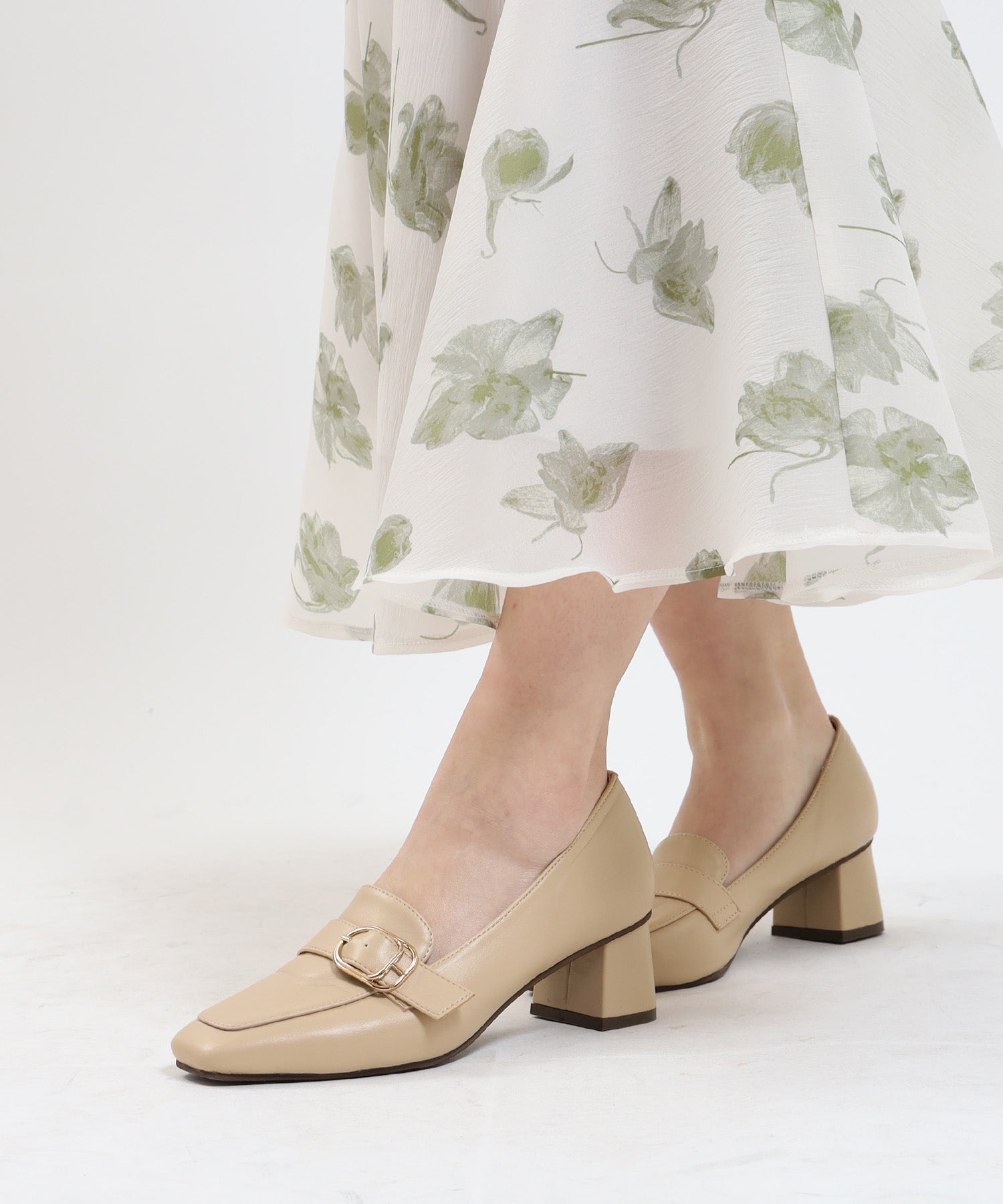 ベルトデザインパンプス