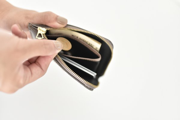 スリムなレザーミディアム財布 – OURHOME