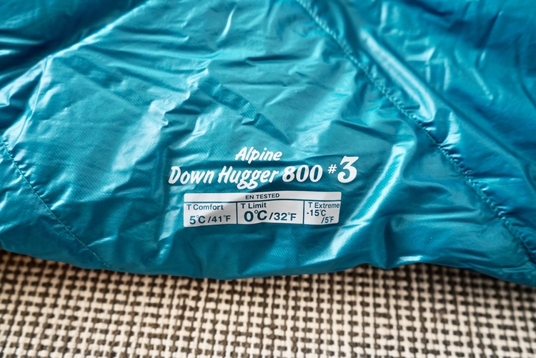 守りのギア選びも重要！快眠必至のド定番寝袋「モンベル アルパイン