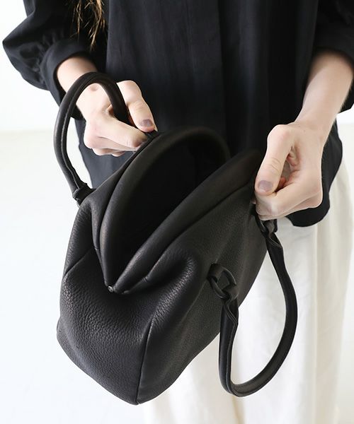 Mochi モチ mini gama bag [black]