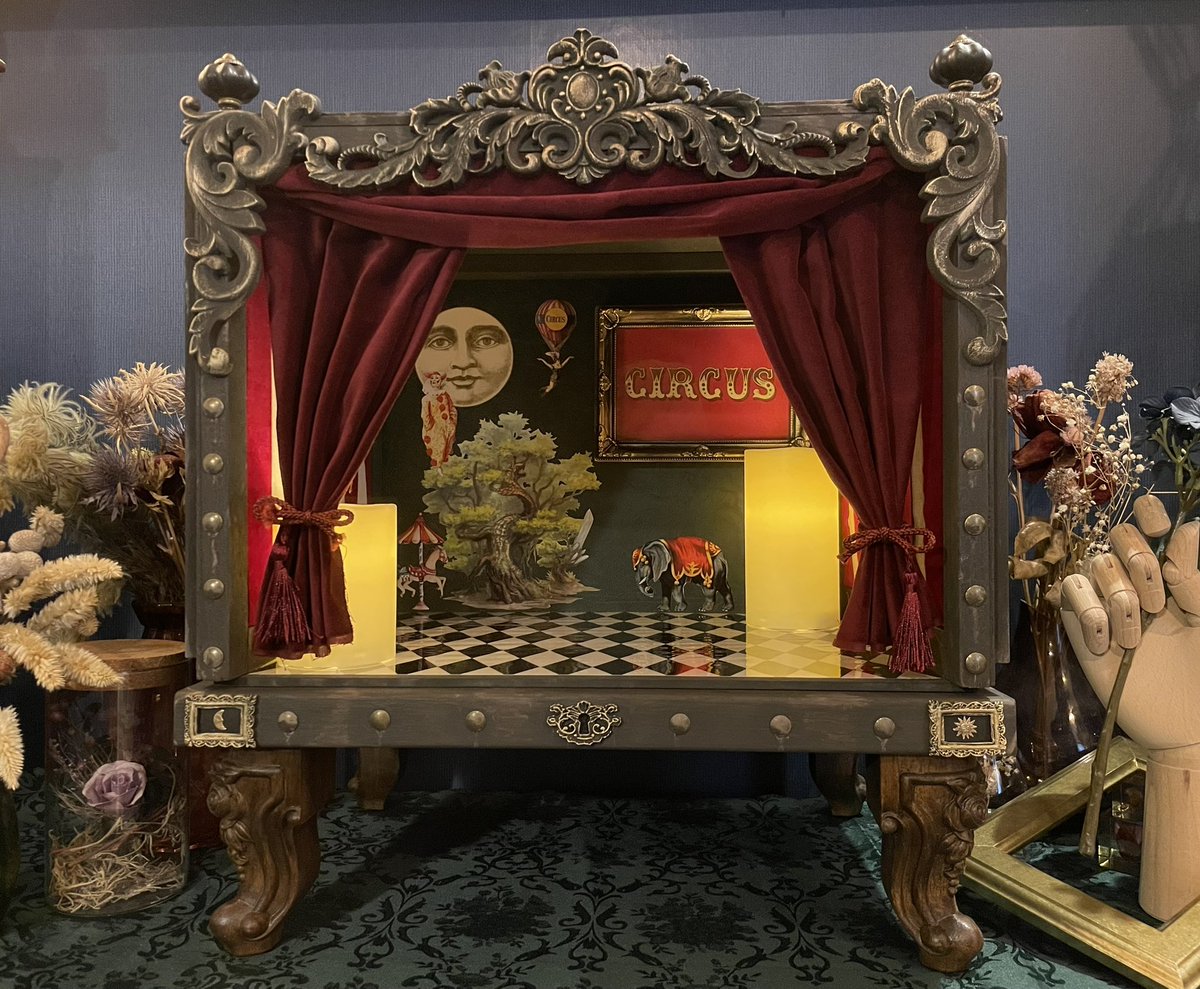 🎪劇場型ドールハウスとは🎪 西洋の人形劇の舞台をイメージした