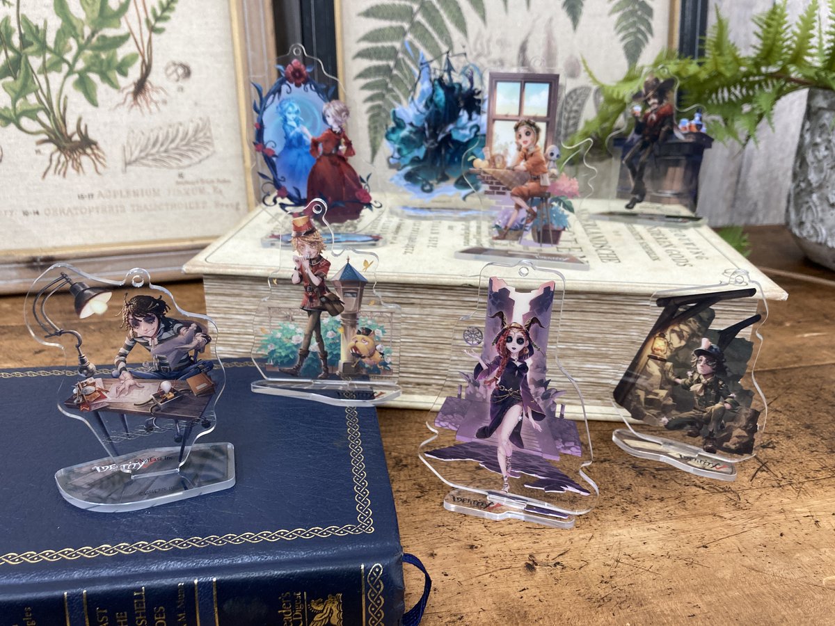 🌟本日発売🌟 『#IdentityV 第五人格』より香水イメージイラストを使用