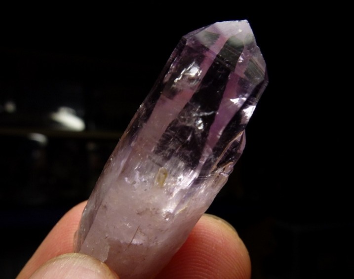 宮城県白石市雨塚山 紫水晶 4センチ ピンクパープルと呼ばれる濃淡の