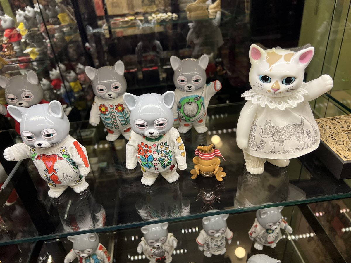 ニャンコとアノマロ の展示も後半になってまいりました。 是非ずらりと