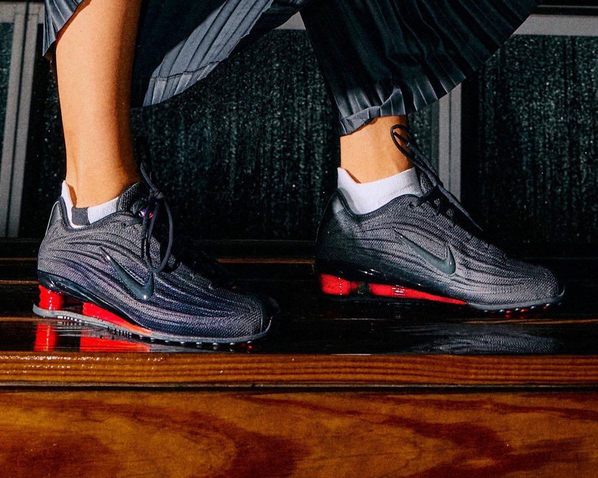 Nike 『Shox Z “Black/University Red”』が国内10月2日（木）9:00 より