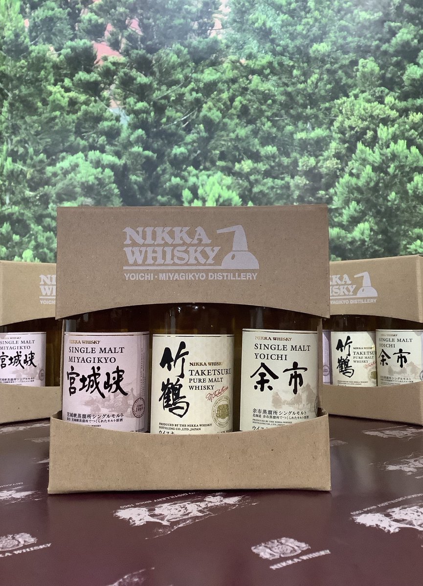 みなさん、こんにちは✨ 可愛いミニチュアボトルのウイスキーが箱入り