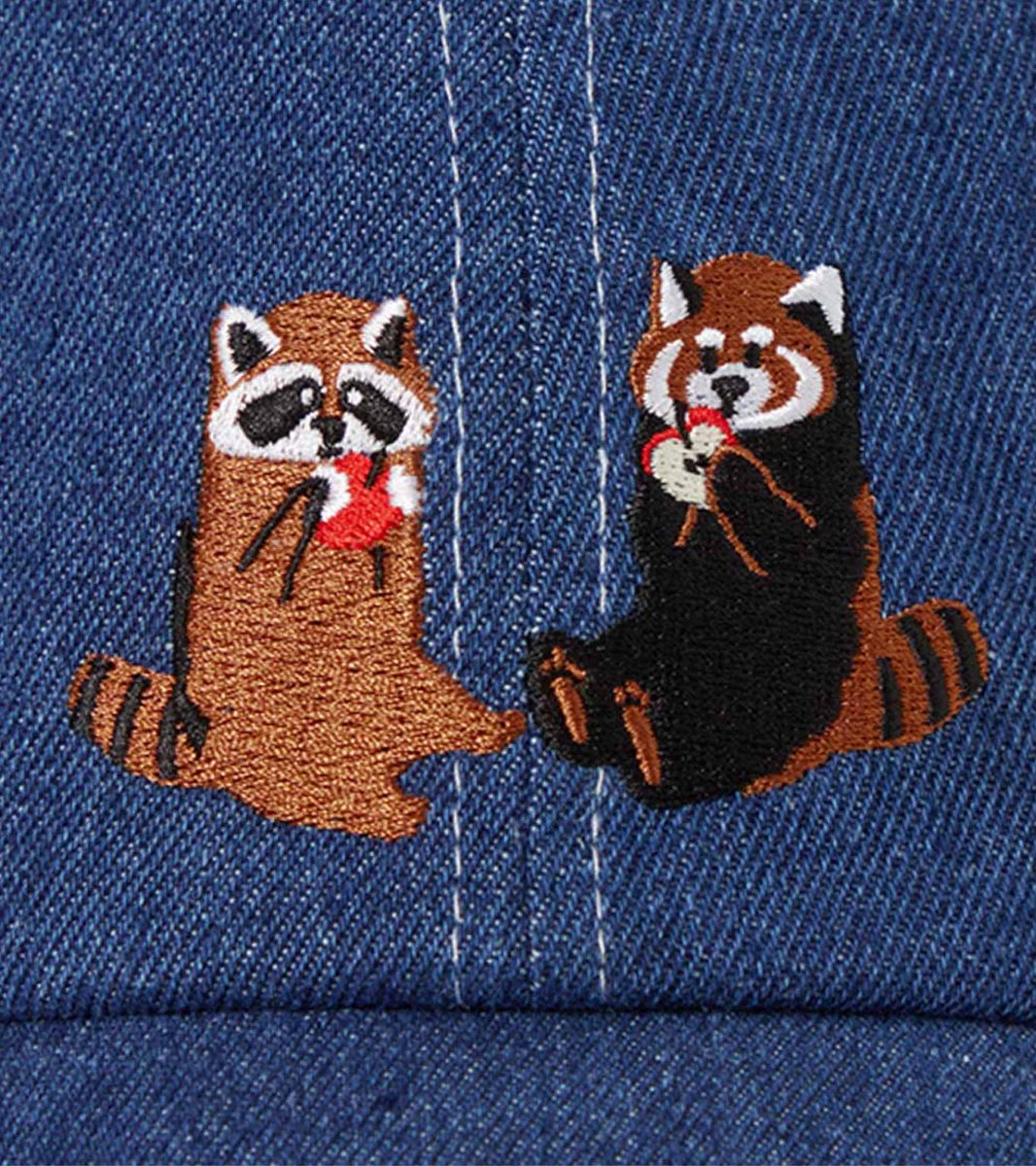 レッサーパンダとアライグマ🐻🐻 なんだか似ている2匹が刺繍された