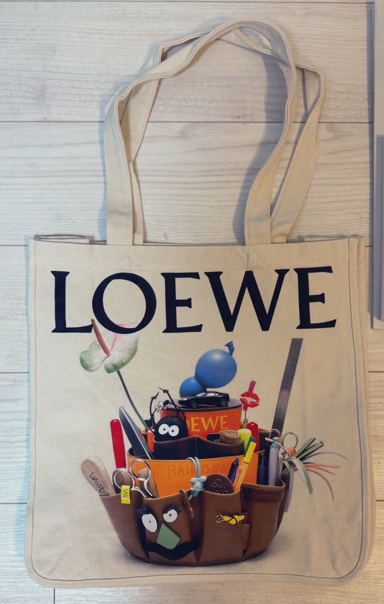 ロエベ クラフテッド・ワールド展 ノベルティのトートバッグはビニール