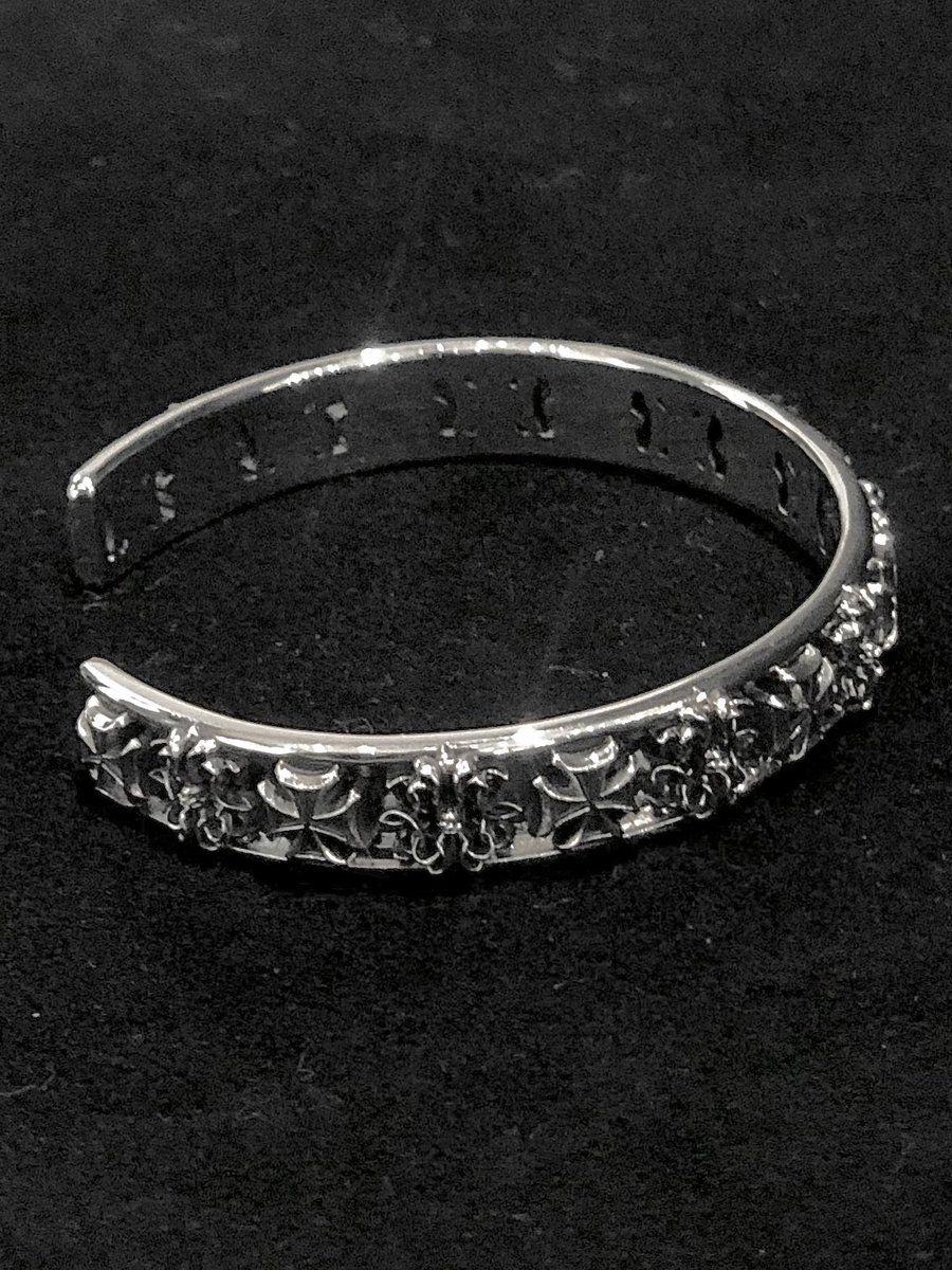 インパクト大　バングル シルバー　トゲトゲデザイン ゴツい