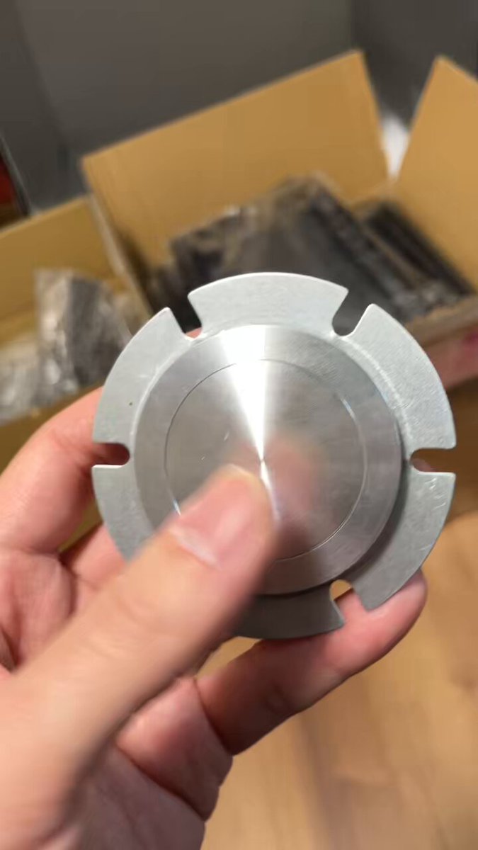 フラットスタイルのホーンボタン試作しました📣 ラッパマーク付けて黒