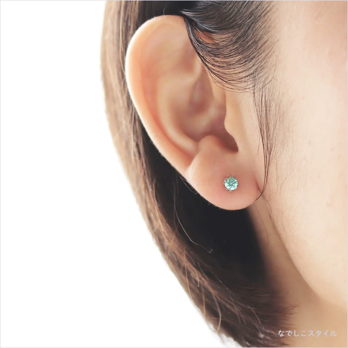 一粒キュービックジルコニア「サファイアグリーン」4mm チタンピアス