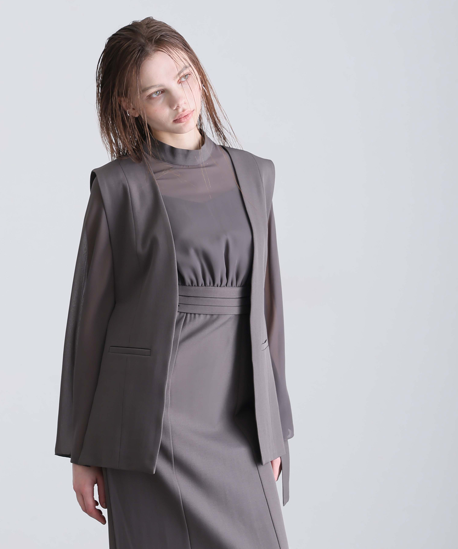 スリットスリーブジレ付きワンピース｜PourVous