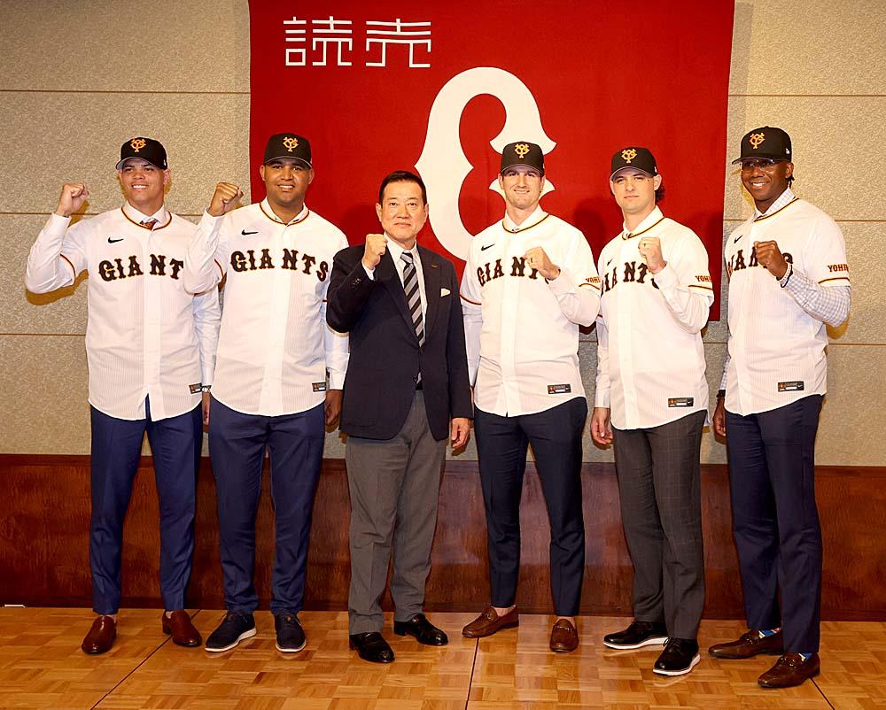 新外国人5選手が入団会見、原監督が大きな期待 | 読売ジャイアンツ