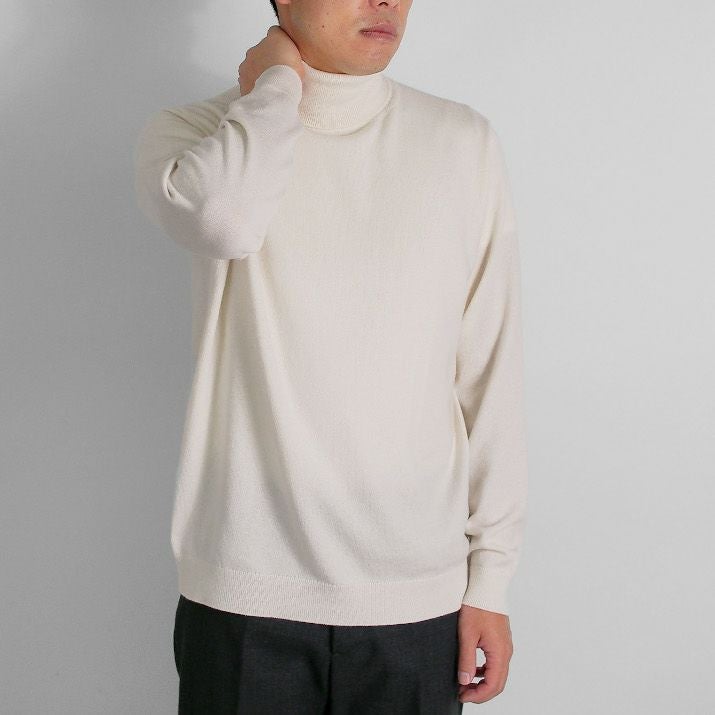 カシミヤ100％メンズタートルネックセーター | Milestone公式