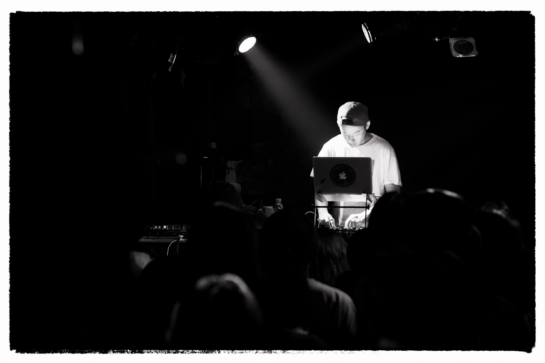 EVISBEATSが選ぶ6枚のレコード | Record People Magazine