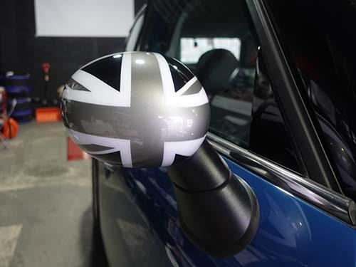 ミニ クロスオーバー(F60) 純正ブラックジャック ミラーカバー装着